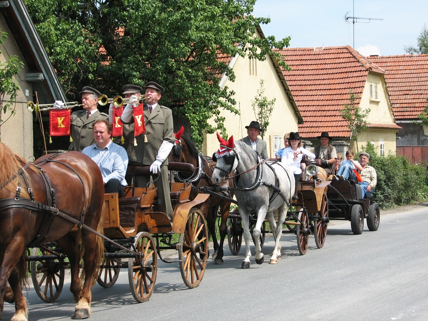 1_Slavnostní zahájení průvodem _ 200